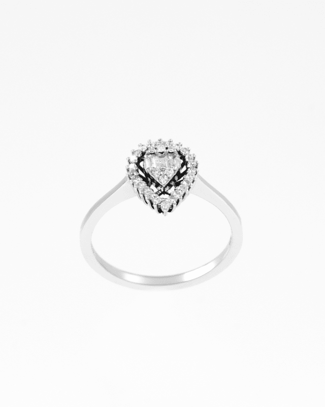 0.24 Karat Damla Kesim Tektaş Pırlanta Yüzük