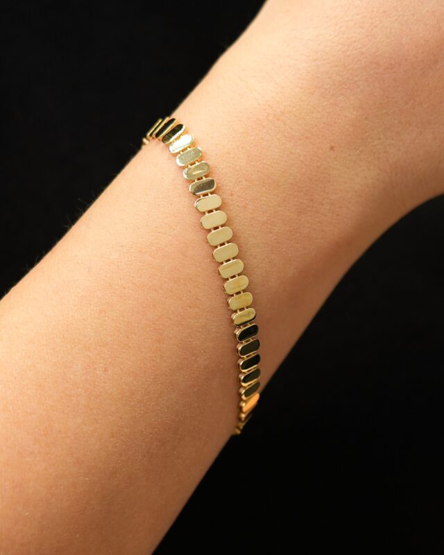 Sıralı Kapsül Formlu Altın Bileklik – Minimalist Modern Tasarım