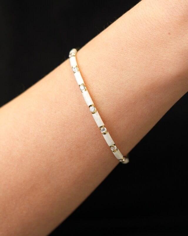 Beyaz Mineli ve Taşlı İtalyan Kelepçe