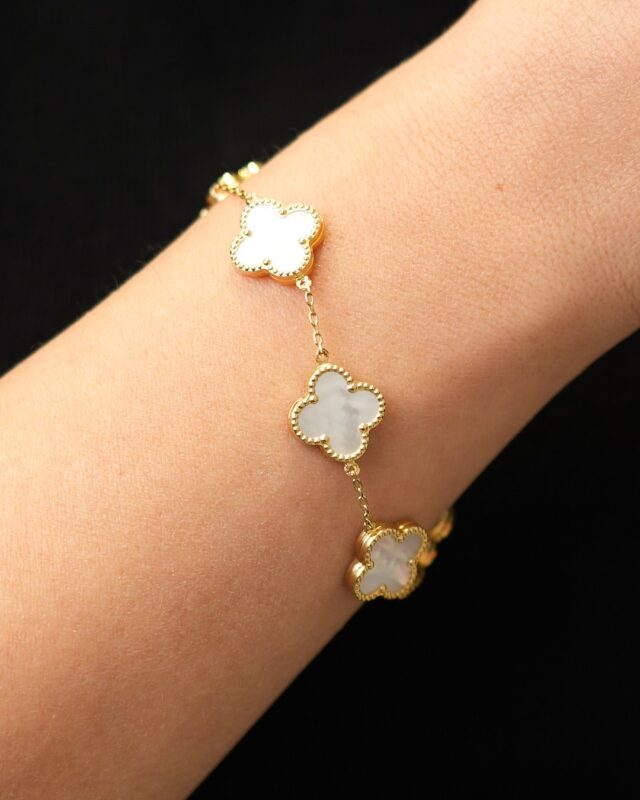 Doğal Sedefli Altın Yonca Figürlü Bileklik