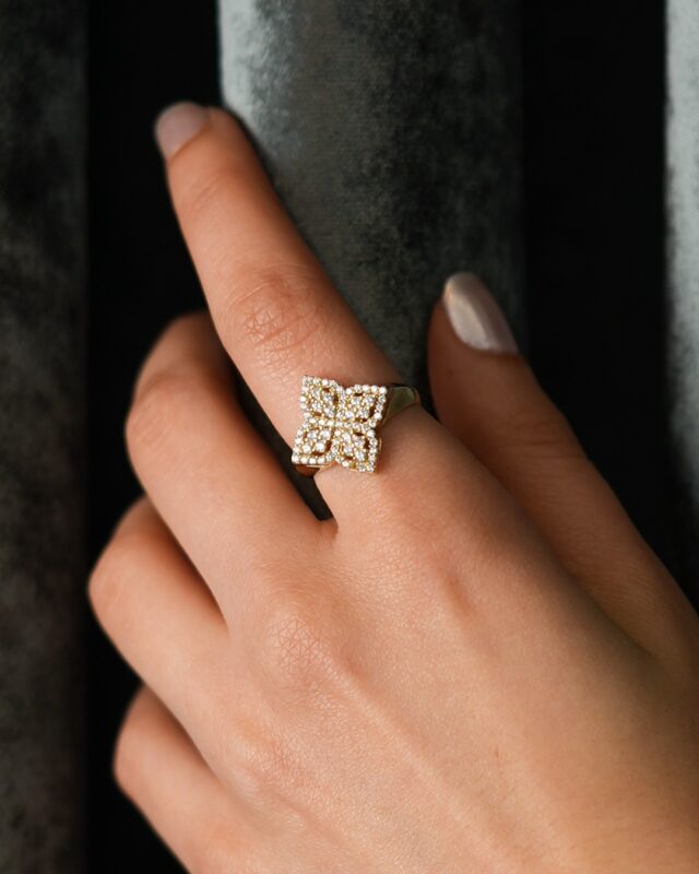 Taşlı Çiçek Figürlü Altın Yüzük