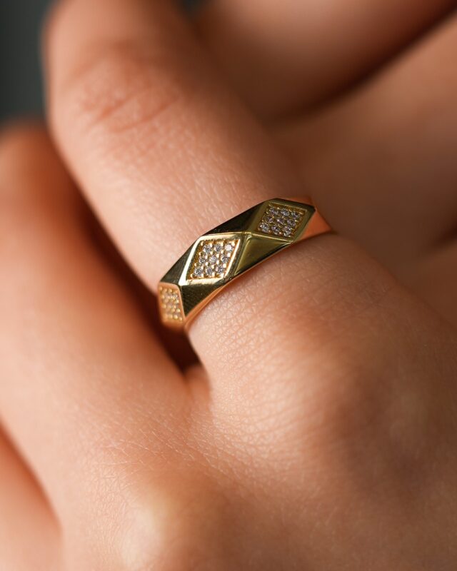 Geometrik Baklava Desenli Taşlı Yüzük