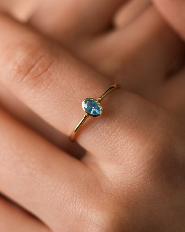 Oval Mavi Taşlı Minimal Tektaş Yüzük