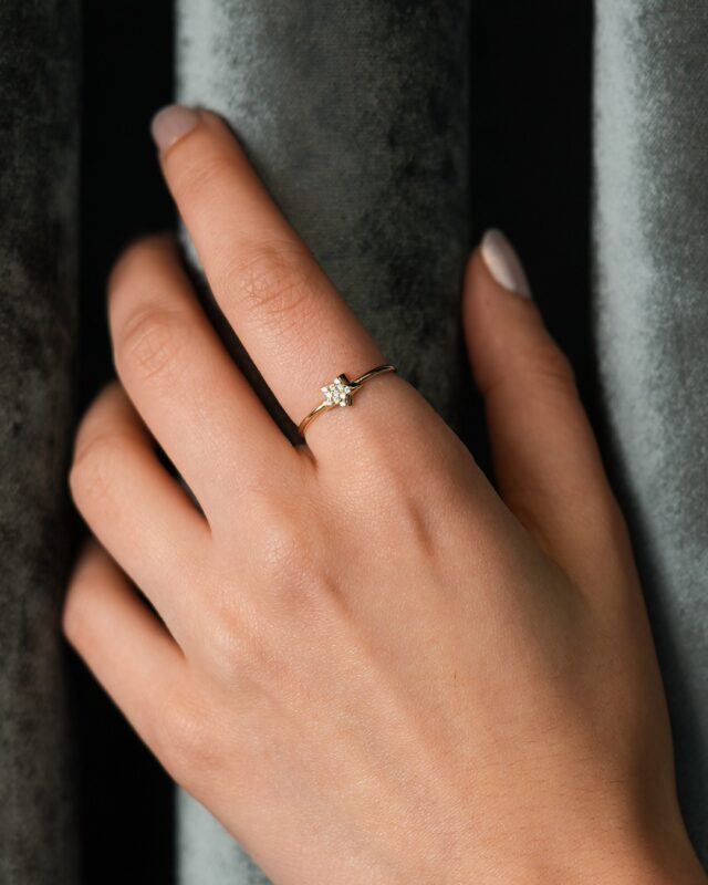 Yıldız Taşlı Minimal Yüzük