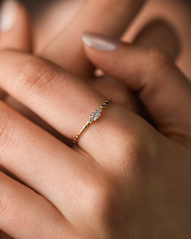 Üç Taşlı Minimal Yüzük